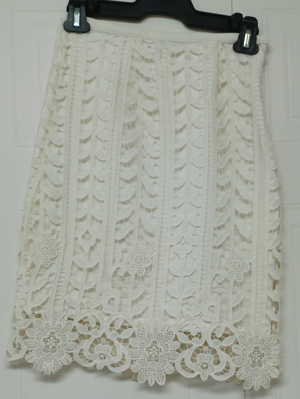 Romeo & Juliet Couture White Lace Pencil Skirt